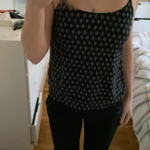 Linne - Ett linne från veromoda i strl s. Aldrig använt då den är förliten för mig. Köpare står för frakt men kan även mötas i Stockholm 