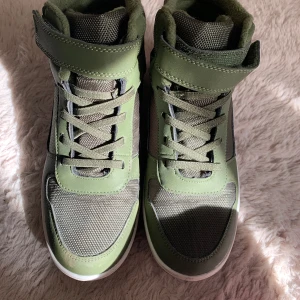 Takeoff skor - Jätte bra skick använda 1 gång