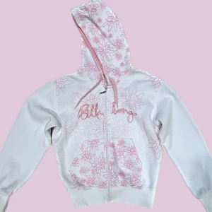 cool zip up hoodie 🩷🤍 - cool zip up hoodie från billabong. 🩷🤍 perfekt för vardagen och som mysplagg. mjuk insida ☁️