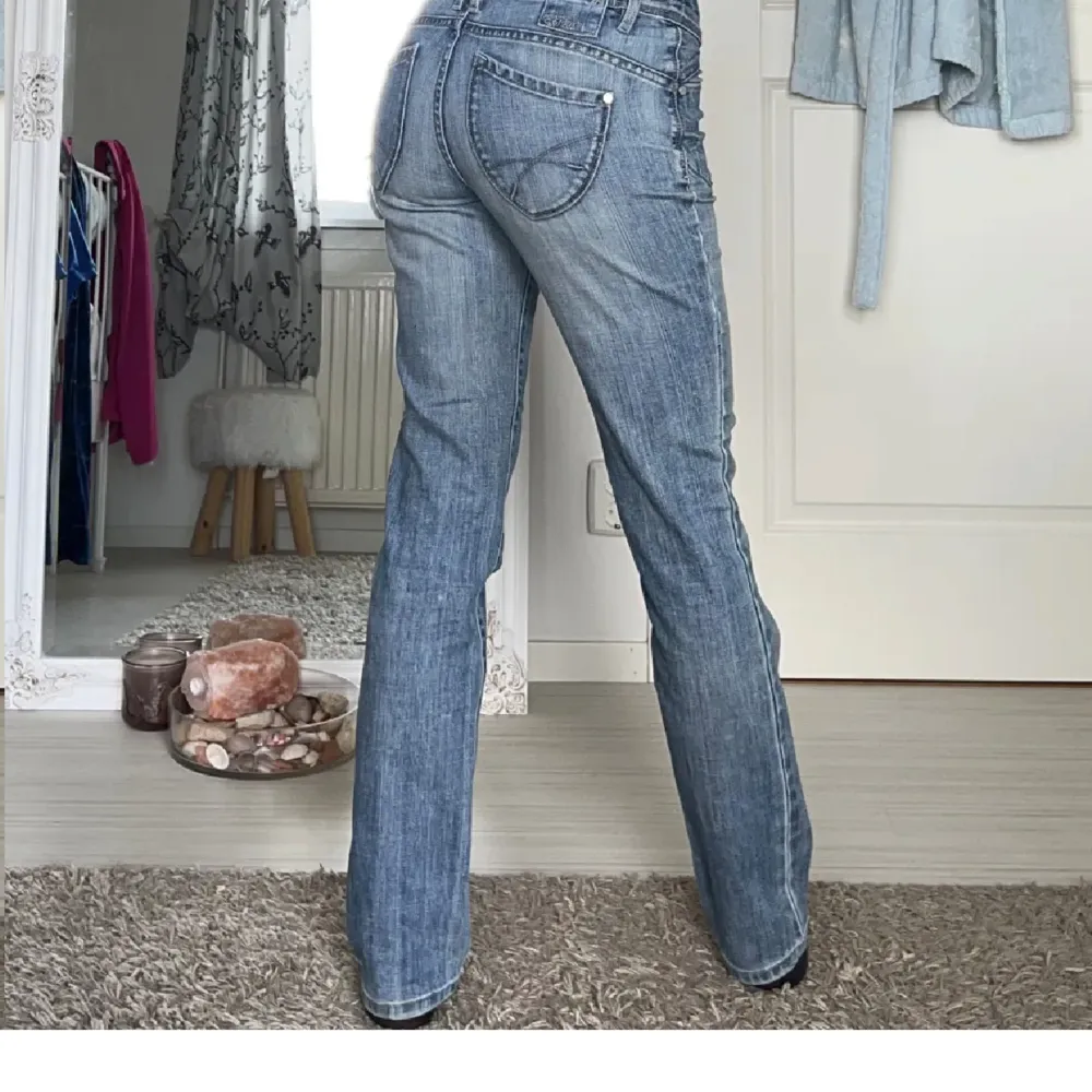 Jeansen är på väldigt bra skick 🥰. Jeans & Byxor.