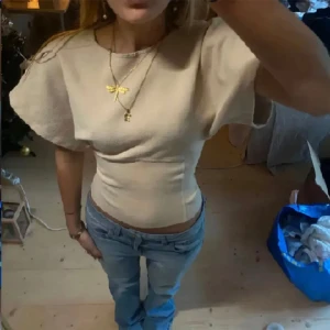 zara topp - intressekoll på denna superfina topp från zara🤗