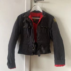 BELSTAFF jacka  - Jättefin jacka från Belstaff. I storlek 
