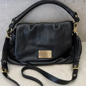 Marc Jacobs väska  - Superfin marc Jacobs väska som inte kommer till användning 💗säljer helst inte via ”köp nu” då utbetalningarna har krånglat för mig 💗