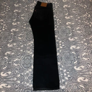Levis 501 - Svarta levis 501 i grymt skick, säljs eftersom dem har blivit försmå!  
