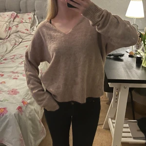 Tröja - Tröja ifrån JDY i storlek S. Använda 1-2 gånger och är i helt ny skick🩷