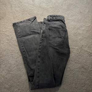 Jättesnygga gråa jeans! (Mid waist)