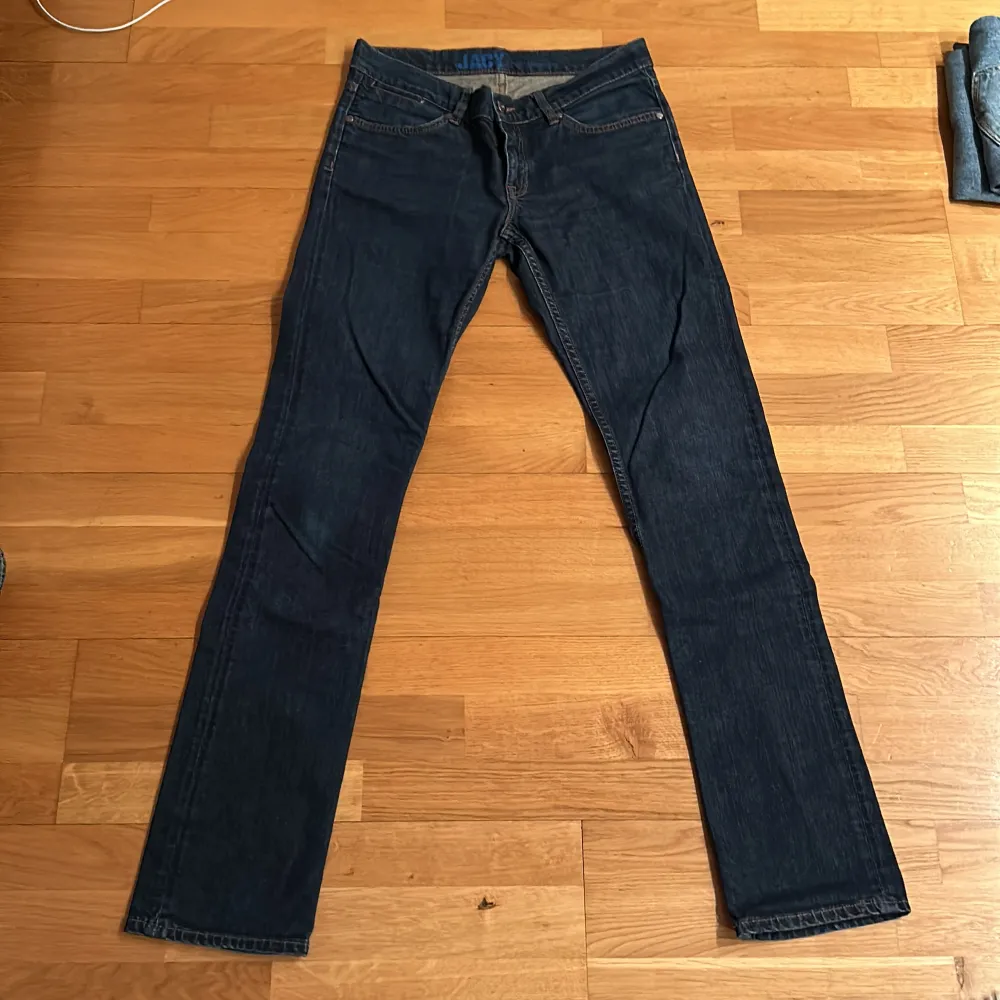 Marin Blå Jeans vid märket Peak Performance och är aldrig använda, det är size, 29/34 i kvinno storlek. Jeans & Byxor.