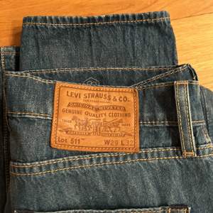 Detta är ett par Levis Jeans i W29 och L32 i kill storlek  och är använda ett par gånger men är fortfarande i fint skick.