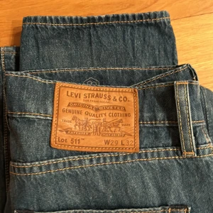 Levis Jeans - Detta är ett par Levis Jeans i W29 och L32 i kill storlek  och är använda ett par gånger men är fortfarande i fint skick.