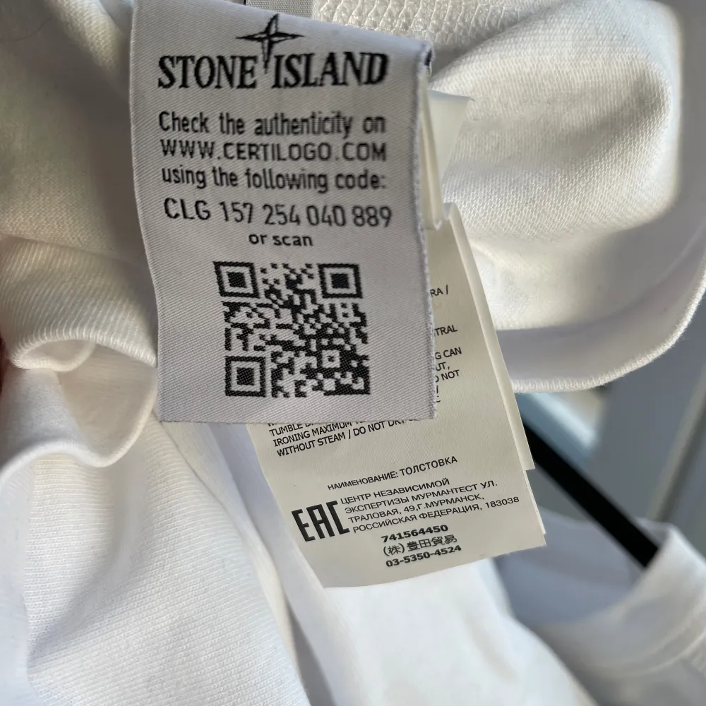 Stone Island Cotton Sweatshirt. Använd endast 1 gång och tvättad enligt skötselråd.  Passar: S/M Skick: 9/10 . Tröjor & Koftor.
