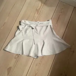 Super fin volang kjol/shorts från Zara