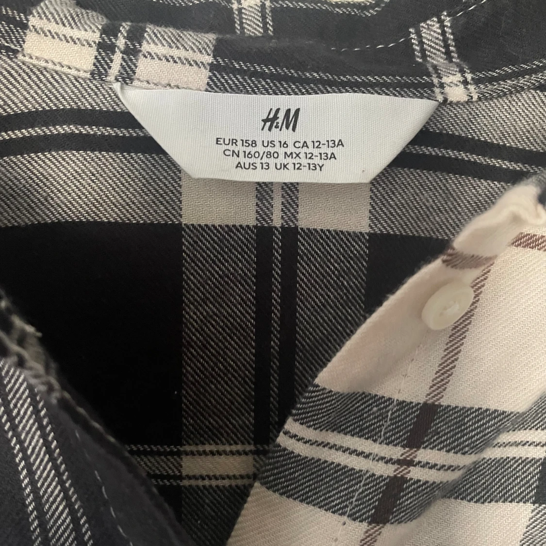 Rutig svartvit skjorta  - 90