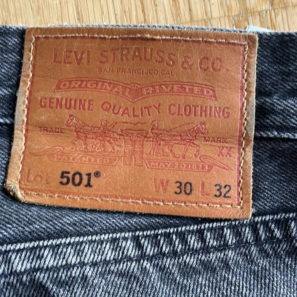 Feta svarta 501 levis jeans. Strolek 30 32. Pris kan diskuteras.. Jeans & Byxor.