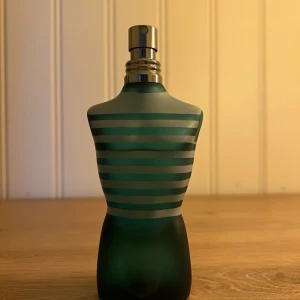 Jean Paul Gaultier  - Ungefär 75%kvar, Sjukt bra parfym. Säljer för att den knappt kommer till användning. Nypris: ungefär 700