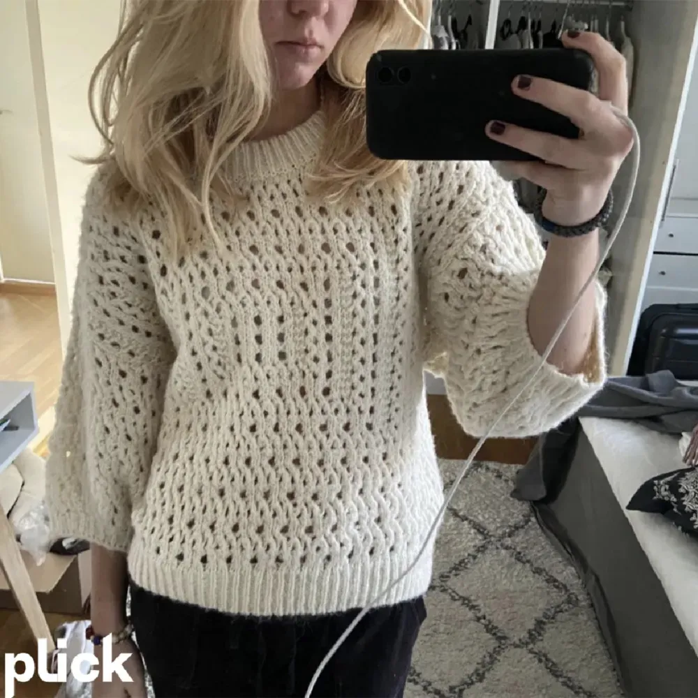 Superfin tröja från Zara som är perfekt nu till lite varmare väder🤩💖. Tröjor & Koftor.