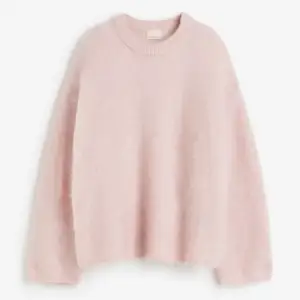 Jättefin ljus rosa stickad tröja från h&m. Den är i storlek L men passar mig som är i S