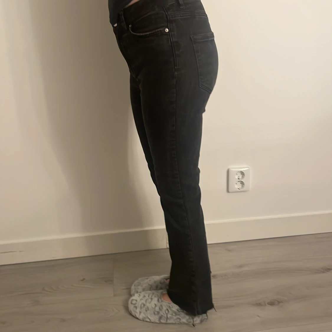 Svarta jeans från vero moda, ungefär storlek 36,lågmidjade, orginal pris 450 säljer för 280 - 91