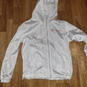 Trapstar jacka - Trapstar vindjacka (ej äkta) Storlek s Ej använd enbart testad 