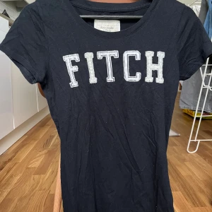 Tshirt - Abercrombie and fitch tshirt i jätteskönt mjukt material med detaljer fram