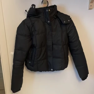 svart jacka  - använt max 2 gånger