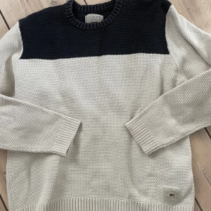 Snygg Lexingtontröja - Fin tröja i L/XL i fint skick 