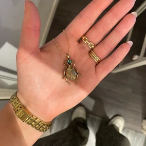Unikt halsband - Jättecoolt halsband från glitter, aldrig använd! Långkedja men går att göra den lite kortare🩷