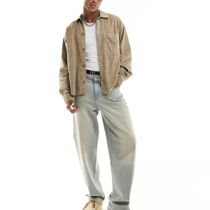 Ljusbrun långärmad skjorta  - Nyskick!  Ljusbrun tvättad skjorta från Bershka, aldrig använd. Vanlig passform.  Storlek: M