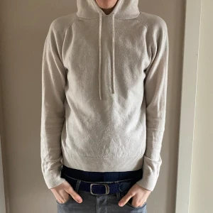 Tiger of Sweden merinoull hoodie  - säljer min merinohoodie från tiger of Sweden pågrund av dålig använding, den är storlek M men som en M eftersom den sitter bra på mig som är 187cm 