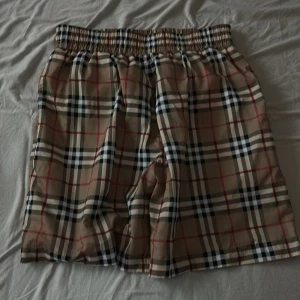 Burberry badbyxor - Burberry badbyxor storlek M Perfekta i storleken 