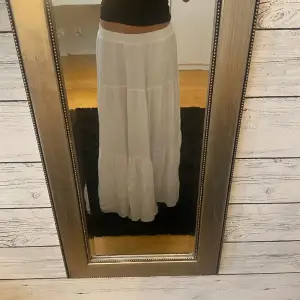 Super fin kjol som tyvärr är för lång på mig! Mycket fint skick på den 💗(Lånad bild!!)