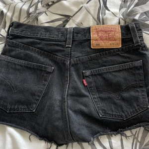 Levis jeansshorts  - Köp gärna via instabox💕 skriv vid frågor, intresse osv💕