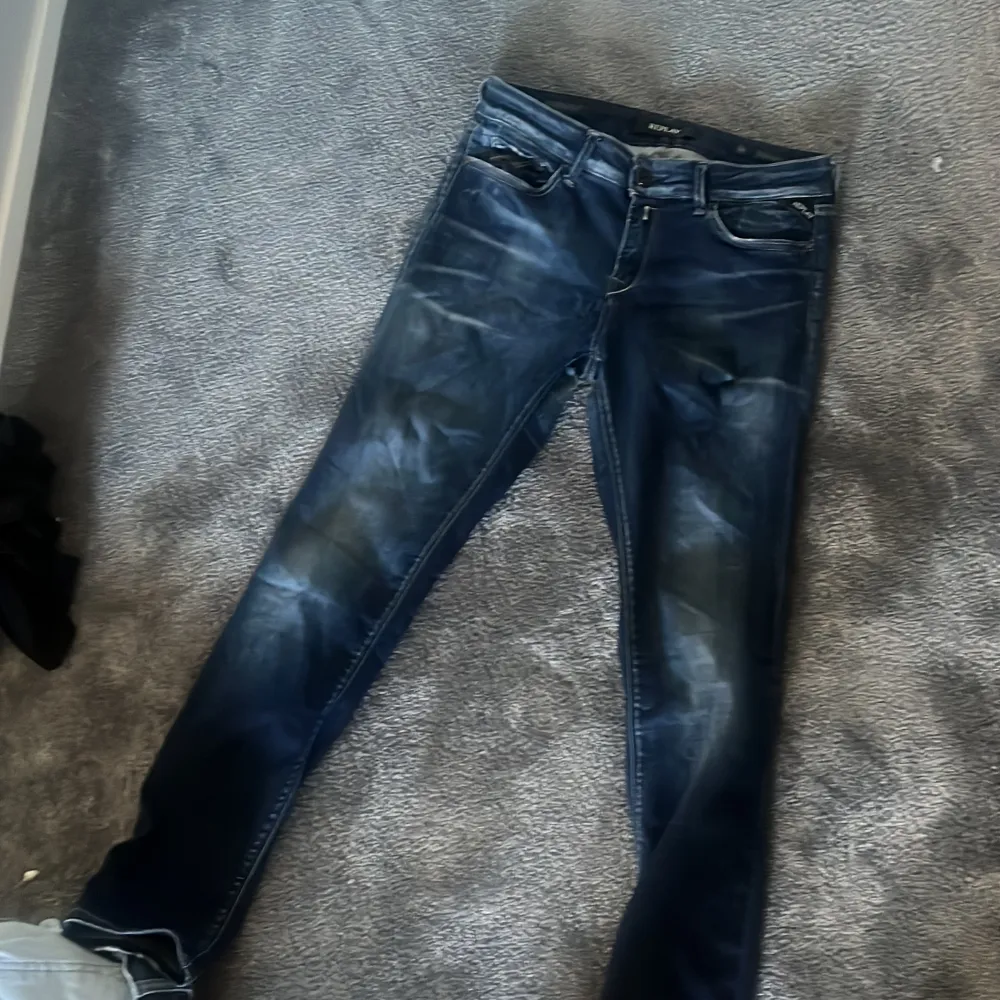Säljer mina replay huperflex jeans i skicka 4/10 köpta för 1300 men säljer för 100. Jeans & Byxor.