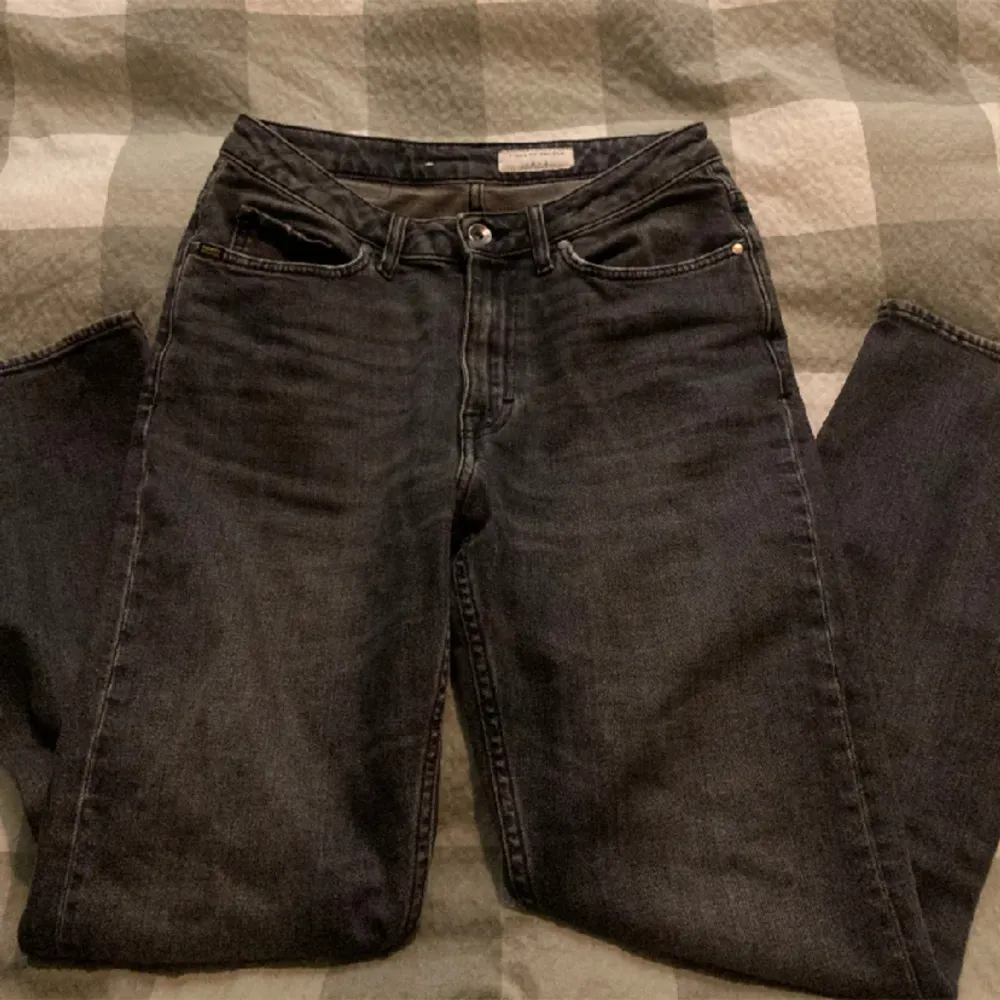 Tiger of sweden jeans i strl 28/30. Dem är i nyskick 💗använd gärna köp nu 💗. Jeans & Byxor.