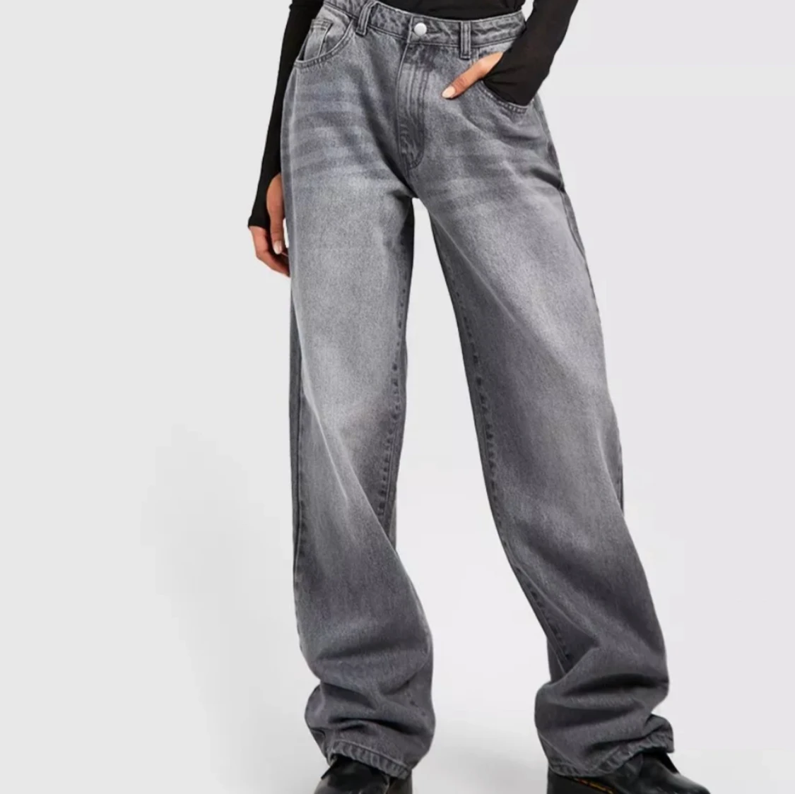 Grå Baggy jeans från Boohoo