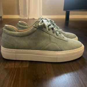 Arigato skor - Bra skick utan någon defekt! Storlek 38, köpare står för frakt