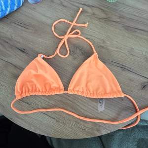 Orange bikini, mer neon färgad i verkligheten 🧡