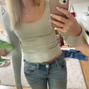 Tajt tröja - Supersöt vårig tröja💕