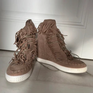 Skor med Fransar, ursnygga - Skriv för köp.