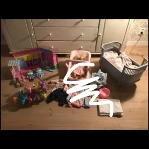 Docksäng, my little ponnys mm - Jätte fin liten sebra säng med sängtillbehör  My little ponnys i användt skick!!  Små nallar med hus , använd skick!  