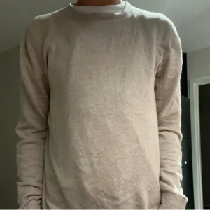 Stickat tröja - Beige stickad tröja, finstickad och helt i ny skick! Aldrig andvänd 
