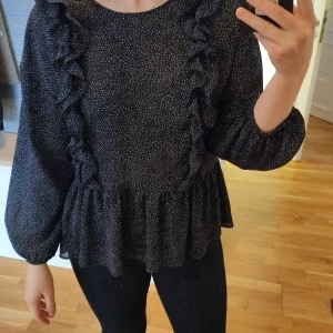 Blus från h&m - Mycket fint skick 