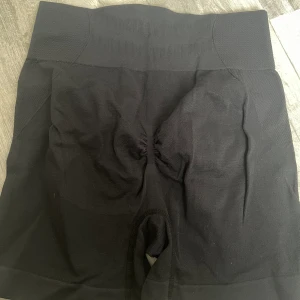 Cyckelbyxor  - Helt nya med scrunch bak