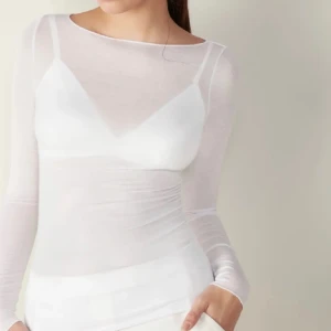 Långärmad intimissimi tröja, säljer även den i svart - Nyskick, knappt använd!