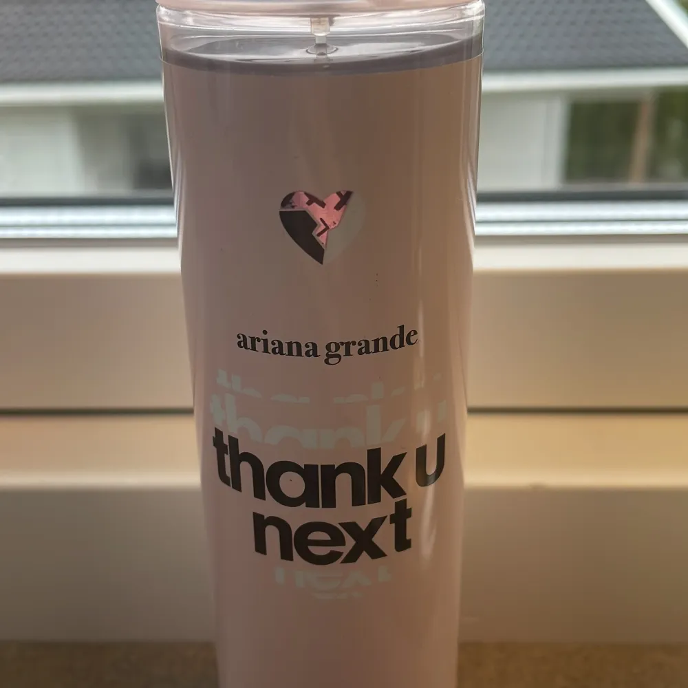 Thank you next body mist-Ariana Grande, en body mist version av thank you next parfymen❤️ 236ml, använd 1 gång. Köpt från nätet för 199kr och eftersom att den knappt är använd säljer jag den för 180kr. Övrigt.