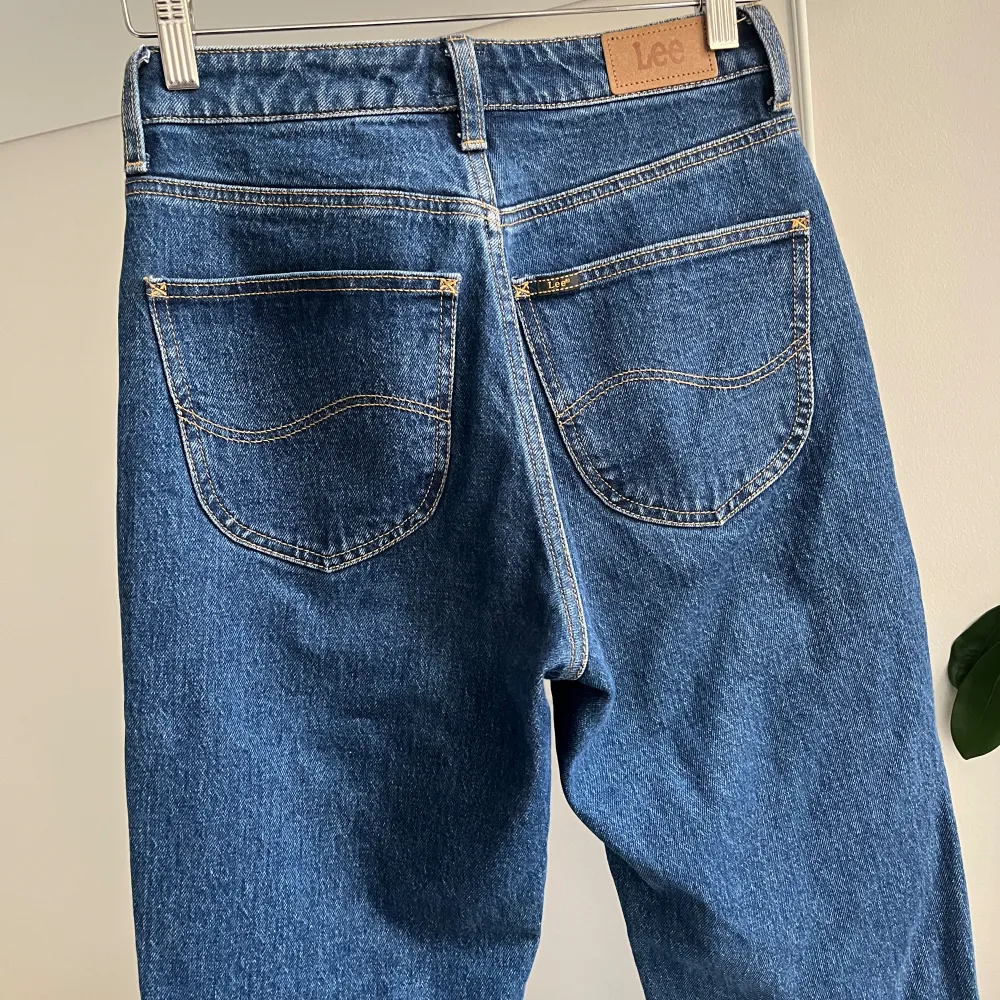 Lee Carol, googla för produktbilder på. Storlek 26/33. . Jeans & Byxor.