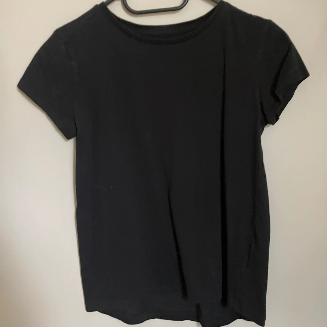 Änkel svart T-shirt  som passar med allt - 91