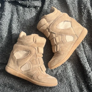 Boots - Säljer dessa snygga boots då dem ej kommer till användning längre💓 Endast använda några enstaka gånger