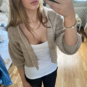 Asos kofta  - Stickad överkofta💗Så söt och mysig. Aldrig använd! Originalpris 259 kr 