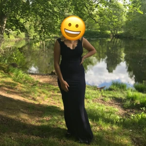 Balklänning  - Superfin balklänning från Nelly i storlek 36.