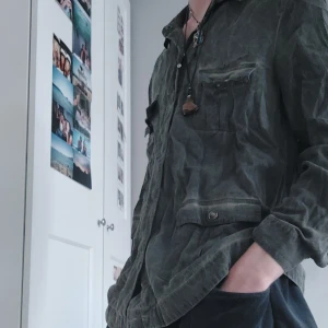 Grunge skjorta - Mellan stor skjorta som passa de flästa storlekarna både man och kvinna.